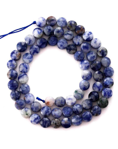 Sodalita. Moneda faceteada. 6x4 milímetros. 1 mm perforación. 55 uds hilo aprox. 1 hilo.