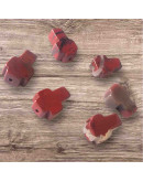 Jásper Rojo. Cruz (1). 8x12x4 milímetros. 1 mm perforación. 1 unidad. Jásper Rojo. Cruz (1). 8x12x4 milímetros. 1 mm perforación. 1 unidad.