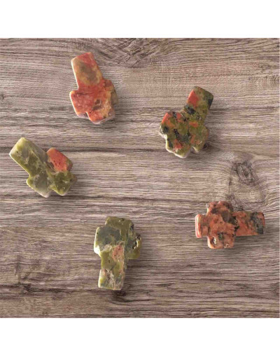 Unakite. Cruz (1). 8x12x4 milímetros. 1 mm perforación. 1 unidad.