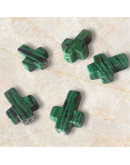 Malaquita sintética. Cruz (2). 12x16x5 milímetros. 1 mm perforación. 1 unidad. Malaquita sintética. Cruz (2). 12x16x5 milímetros. 1 mm perforación. 1 unidad.