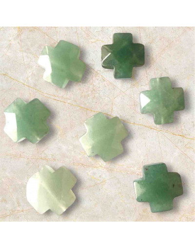 Aventurina Verde. Cruz (3). 12x12x6 milímetros. 1 mm perforación. 1 unidad.