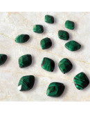 Malaquita Sintética. Rombo Faceteado. 10x12x5 milímetros. 1 mm perforación. 1 unidad. Malaquita Sintética. Rombo Faceteado. 10x12x5 milímetros. 1 mm perforación. 1 unidad.