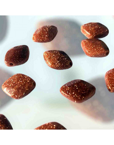 Aventurina Café. Rombo Faceteado. 10x12x5 milímetros. 1 mm perforación. 1 unidad.