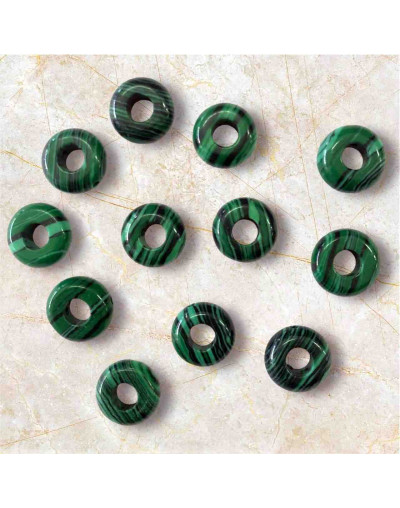 Malaquita Sintética. Anillo. 10x4 milímetros. 1 mm perforación. 1 unidad.