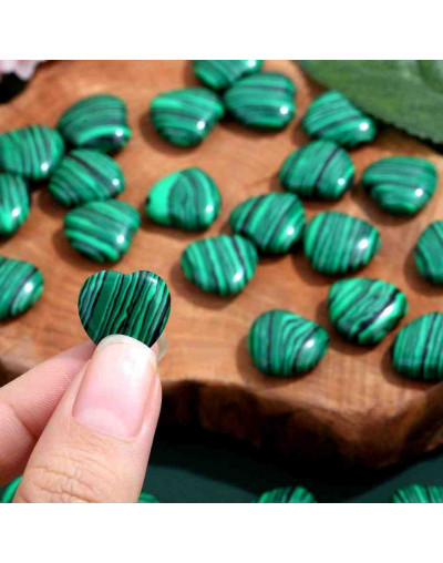 Malaquita Sintética. Corazón (2). 16x5 milímetros. 1 mm perforación. 1 unidad.
