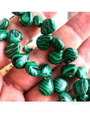 Malaquita Sintética. Gota. Perforación horizontal. 10x12 milímetros. 1 mm perforación. 1 unidad. Malaquita Sintética. Gota. Perforación horizontal. 10x12 milímetros. 1 mm perforación. 1 unidad.