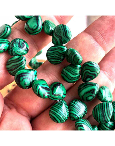 Malaquita Sintética. Gota. Perforación horizontal. 10x12 milímetros. 1 mm perforación. 1 unidad.