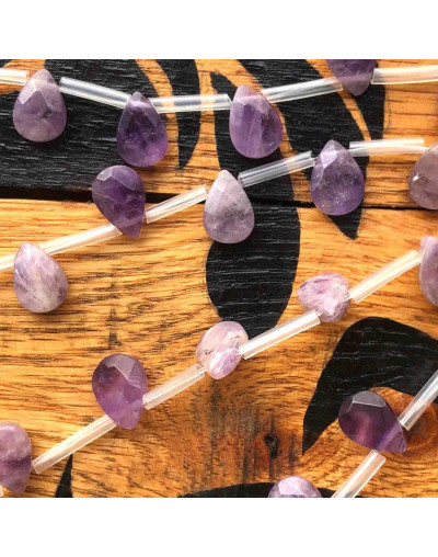 Amatista. Gota Faceteada. Perforación horizontal. 8x12x4 milímetros. 1 mm perforación. 1 unidad.