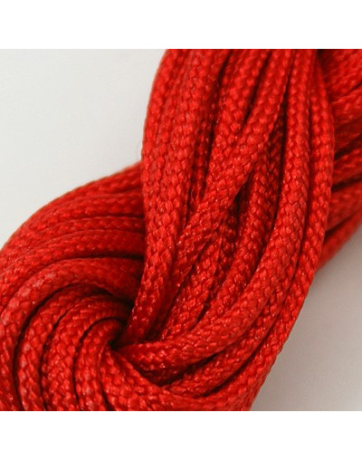 Cordón de nylon. Acabado saten. 2 mm grosor. 10 colores. 12 metros por color. Total 120 mts. 1 set.