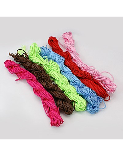 Cordón de nylon. Acabado saten. 2 mm grosor. 10 colores. 12 metros por color. Total 120 mts. 1 set.