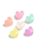 Corazón (3). Varios colores. Fluorescente. 8,5x10,5x6,5 mms. 3,5 mm perforación. 50 uds (aprox)