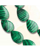 Malaquita Sintética. Gota. Perforación vertical. 18x13 milímetros. 1 mm perforación. 1 unidad. Malaquita Sintética. Gota. Perforación vertical. 18x13 milímetros. 1 mm perforación. 1 unidad.