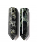 Jásper Kambaba. Hexágono una punta. Faceteado. 30~33x8~9 milímetros. 1,5 mm perforación. 1 unidad. Jásper Kambaba. Hexágono una punta. Faceteado. 30~33x8~9 milímetros. 1,5 mm perforación. 1 unidad.