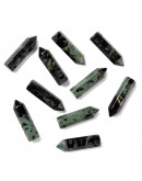 Jásper Kambaba. Hexágono una punta. Faceteado. 30~33x8~9 milímetros. 1,5 mm perforación. 1 unidad. Jásper Kambaba. Hexágono una punta. Faceteado. 30~33x8~9 milímetros. 1,5 mm perforación. 1 unidad.