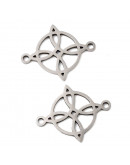 Nudo de Bruja (1). Acero inoxidable. Color plateado. 16.5x20.5x1 mm. 1,5 mm perforación. 1 unidad. Nudo de Bruja (1). Acero inoxidable. Color plateado. 16.5x20.5x1 mm. 1,5 mm perforación. 1 unidad.