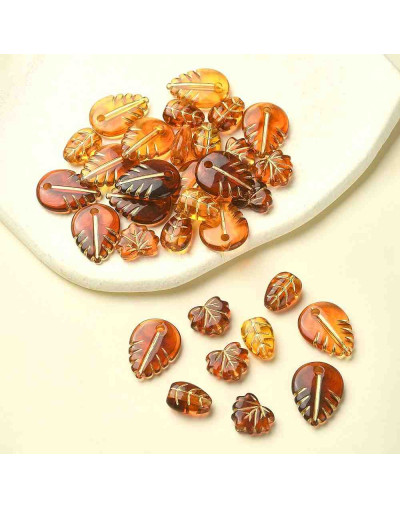 Hojas. Color dorado. Varios tamaños. 1,8 mm perforación. 20 unidades.