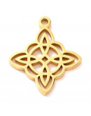 Nudo de Bruja (2). Acero inoxidable. Color dorado. 19x16x1 mm. 1,5 mm perforación. 1 unidad. Nudo de Bruja (2). Acero inoxidable. Color dorado. 19x16x1 mm. 1,5 mm perforación. 1 unidad.