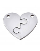 Corazón Puzzle. Acero inoxidable. Color plateado. 20x23x1,5 milímetros. 2 mm perforación. 1 set. Corazón Puzzle. Acero inoxidable. Color plateado. 20x23x1,5 milímetros. 2 mm perforación. 1 set.