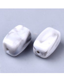 Piedra (imitación). DARK GRAY. Prisma. 13x7,5x7,5 mm. 1,5 mm perforación. 30 unidades aprox.