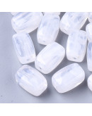 Piedra (imitación). CLEAR. Prisma. 13x7,5x7,5 mm. 1,5 mm perforación. 30 unidades aprox.