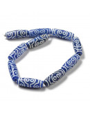 Agata teñida. Barril (1). Blue Tibetyan Style. 29~30x10 mm. 1,4 mm perforación. 1 ud. Agata teñida. Barril (1). Blue Tibetyan Style. 29~30x10 mm. 1,4 mm perforación. 1 ud.