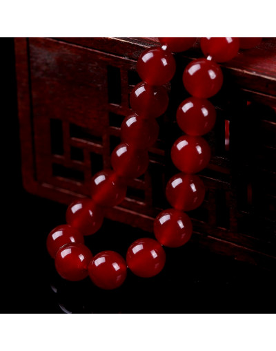 Calcedonia. DARK RED. 06 milímetros diámetro. 1 mm perforación. 60 uds hilo aprox. 1 hilo.