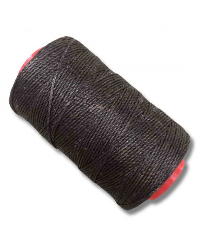 Hilo encerado poliéster. Color Café M1051. Artist Twine. 1 milímetro grosor. 180 metros. 1 cono.