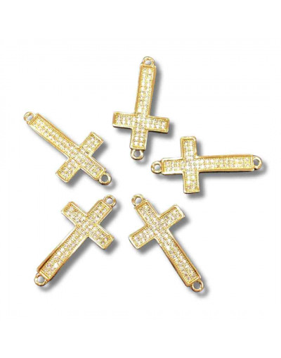 Religión: Cruz. Aleación+Zirconia. Baño 18KGold. 26x13x4 mm. 1,2 mm perforación. 1 unidad.