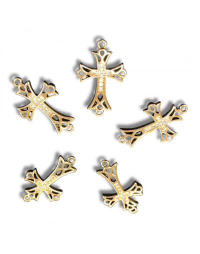 Religión: Cruz. Aleación+Zirconia. Baño 18KGold. 22x15x4 mm. 1,2 mm perforación. 1 unidad.