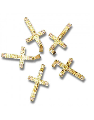 Religión: Cruz. Aleación+Zirconia. Baño 18kGold. 30x20x4 milímetros. 7x5 mm cierre. 1 unidad.