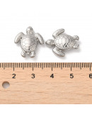 Tortuga. Acero inoxidable. Color Plateado. 18x15.5x5 mm. 1,5 mm perforación. 1 unidad.