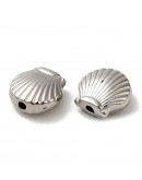 Concha de Mar. Acero inoxidable. Color Plateado. 9x9.5x4 milímetros. 1,5 mm perforación. 1 unidad.