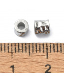 Columna. Acero inoxidable. Color plateado. 4x4 milímetros. 1,6 mm perforación. 4 unidades.