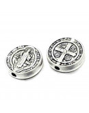 Religión: Jesús+Cruz. Aleación de cobre. Color plata antigua. 10x2,5 mm. 1 mm perforación. 4 uds.