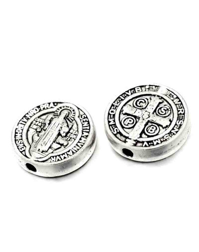 Religión: Jesús+Cruz. Aleación de cobre. Color plata antigua. 10x2,5 mm. 1 mm perforación. 4 uds.