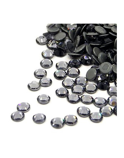 Rhinestone termo adhesivo. Faceteado. Color: Black. 1.9~2.0 mm (SS6). 1440 uds aprox. Rhinestone termo adhesivo. Faceteado. Color: Black. 1.9~2.0 mm (SS6). 1440 uds aprox.