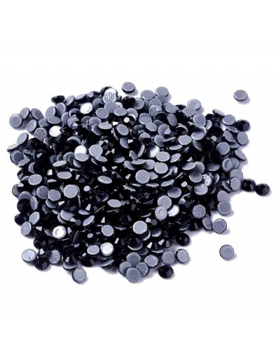 Rhinestone termo adhesivo. Faceteado. Color: Jet. 1.9~2.0 mm (SS6). 1440 uds aprox. Rhinestone termo adhesivo. Faceteado. Color: Jet. 1.9~2.0 mm (SS6). 1440 uds aprox.
