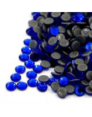 Rhinestone termo adhesivo. Faceteado. Color: Cobalt. 1.9~2.0 mm (SS6). 1440 uds aprox. Rhinestone termo adhesivo. Faceteado. Color: Cobalt. 1.9~2.0 mm (SS6). 1440 uds aprox.