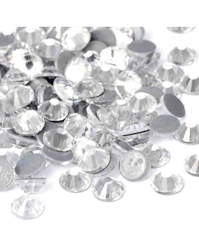 Rhinestone termo adhesivo. Faceteado. Color: Crystal. 3.0~3.2 mm (SS12). 720 uds aprox.