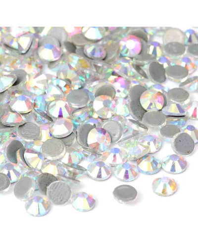 Rhinestone termo adhesivo. Faceteado. Color: Crystal AB. 3.0~3.2 mm (SS12). 720 uds aprox.