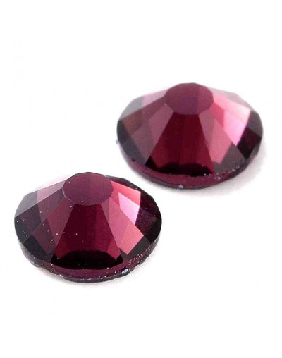 Rhinestone termo adhesivo. Faceteado. Color: Amethyst. 3.8~4.0 mm (SS16). 480 uds aprox.