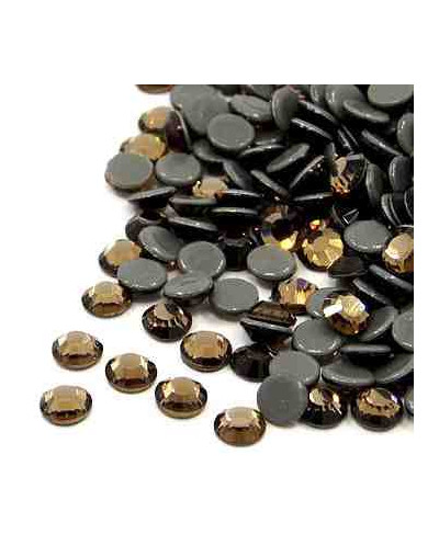 Rhinestone termo adhesivo. Faceteado. Color: Topaz. 3.8~4.0 mm (SS16). 480 uds aprox.