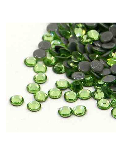 Rhinestone termo adhesivo. Faceteado. Color: Peridot. 4.6~4.8 mm (SS20). 360 uds aprox.