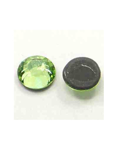 Rhinestone termo adhesivo. Faceteado. Color: Peridot. 4.6~4.8 mm (SS20). 360 uds aprox.
