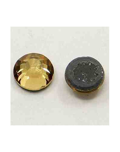 Rhinestone termo adhesivo. Faceteado. Color: Light Topaz. 4.6~4.8 mm (SS20). 360 uds aprox.