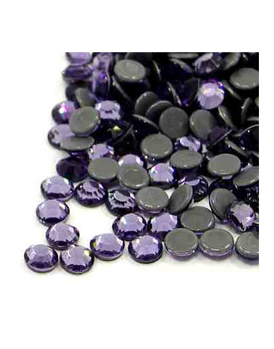 Rhinestone termo adhesivo. Faceteado. Color: Tanzanite. 4.6~4.8 mm (SS20). 360 uds aprox.