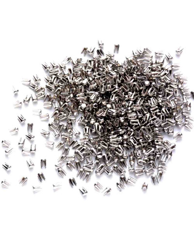 Remaches 4 puntas. Acero inoxidable. 3x2 mm. Uso con acrílicos y remachadora HM089. 25 gramos.
