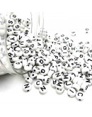 Letra negra. Moneda blanca. 7 milímetros diámetro. 1,5 mm perforación. 100 unidades aproximado.