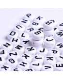 Letra negra. Moneda blanca. 7 milímetros diámetro. 1,5 mm perforación. 100 unidades aproximado.