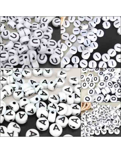 Letra negra. Moneda blanca. Vocales. 7 mm diámetro. 1,5 mm perforación. 100 uds. aproximado.